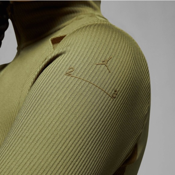 Nike Jordan 23 Engineered Women's 1/4-Zip Long-Sleeve Top Tight Fit - Picture 6 of 9